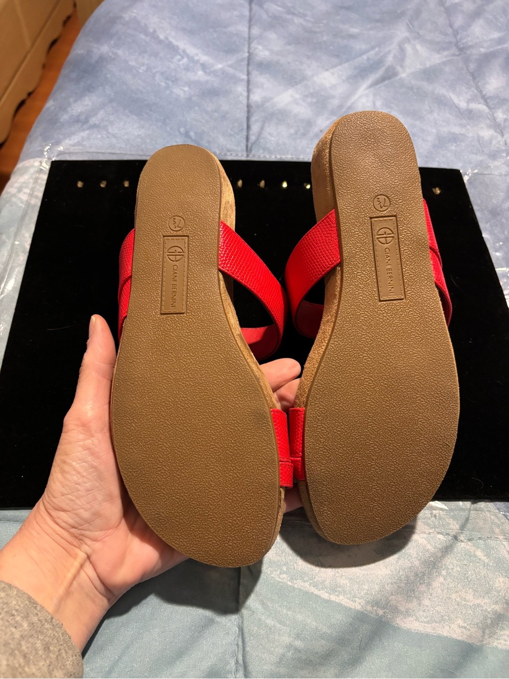 Giani Bernini Red Leather Toe-Ring Slide Sandal with Gold Logo Accent - Picture 6 of 9